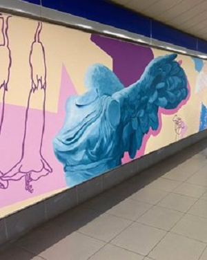 Un gran mural en homenaje a la mujer en la estaci�n de Sainz de Baranda de Metro de Madrid